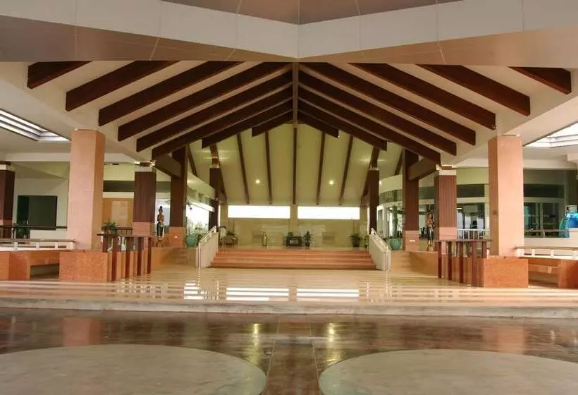 호텔 Uniland Golf & Resort