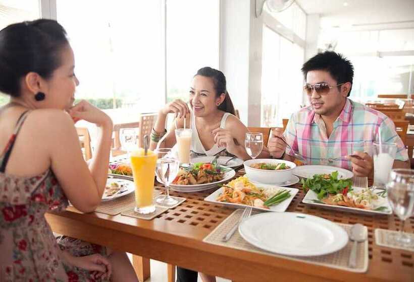 هتل Uniland Golf & Resort