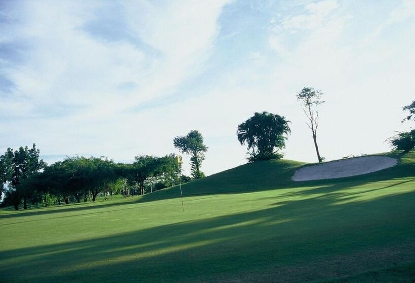 هتل Uniland Golf & Resort