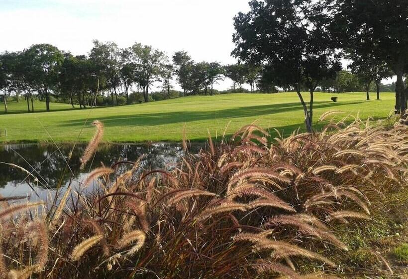 هتل Uniland Golf & Resort