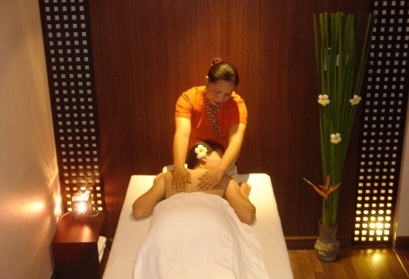 هتل Uniland Golf & Resort