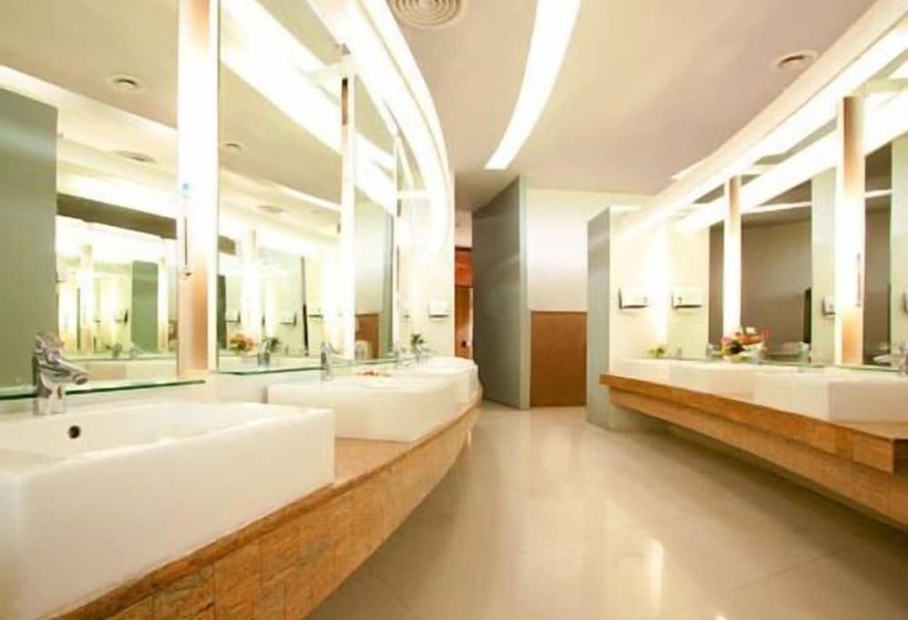 هتل Uniland Golf & Resort