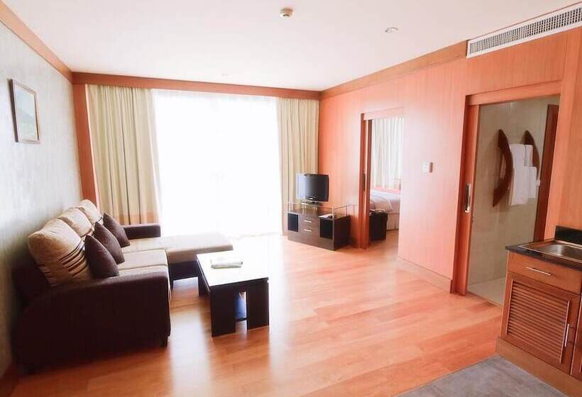 هتل Uniland Golf & Resort