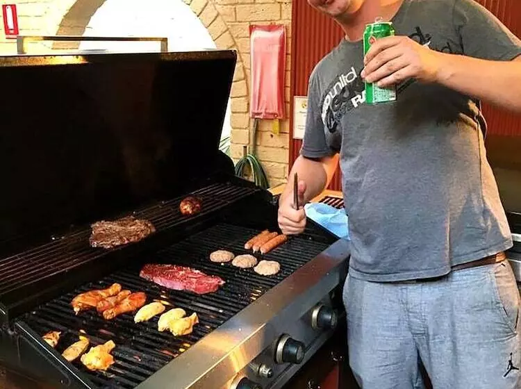 فندق صغير Original Backpackers