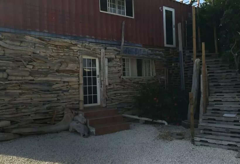 تختخواب و صبحانه Driftwood Gardens