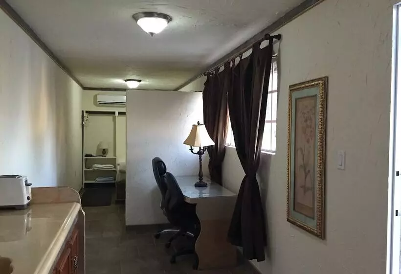 تختخواب و صبحانه Driftwood Gardens