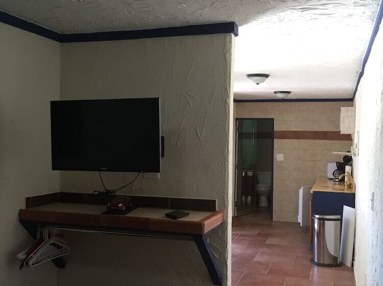 تختخواب و صبحانه Driftwood Gardens