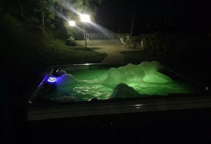 Aamiaismajoitus (B&B) Podere Di Valli