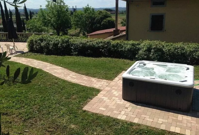 Aamiaismajoitus (B&B) Podere Di Valli