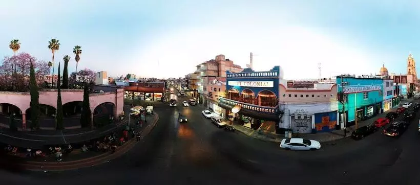 בית מלון כפרי Colonial