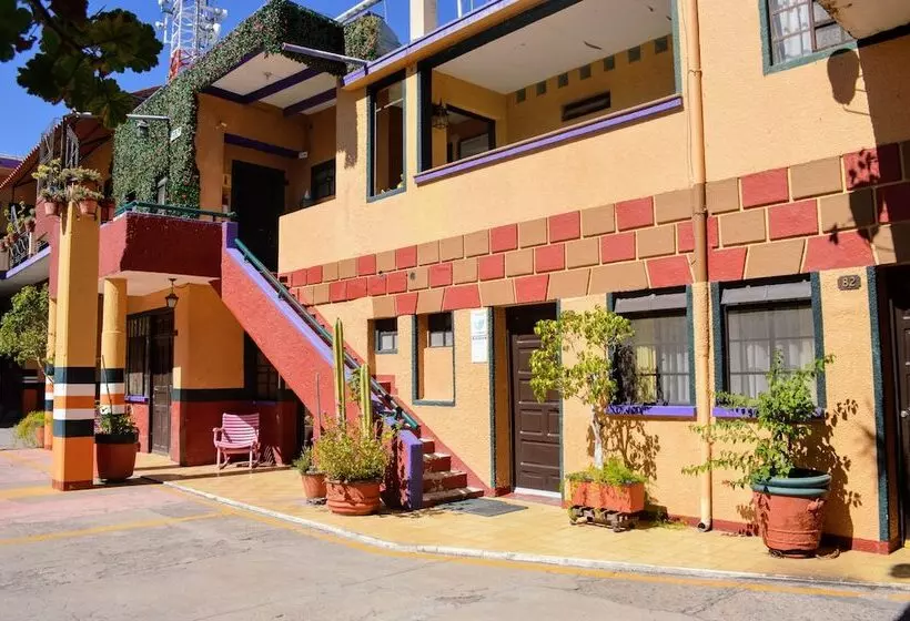 בית מלון כפרי Colonial