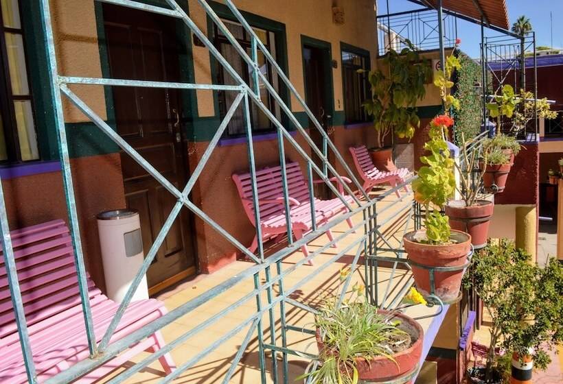 בית מלון כפרי Colonial