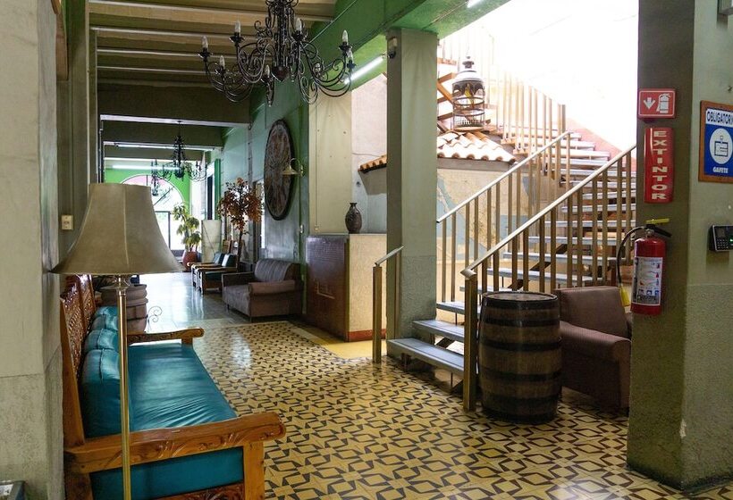 בית מלון כפרי Colonial