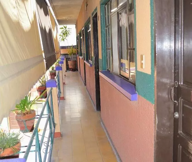 בית מלון כפרי Colonial