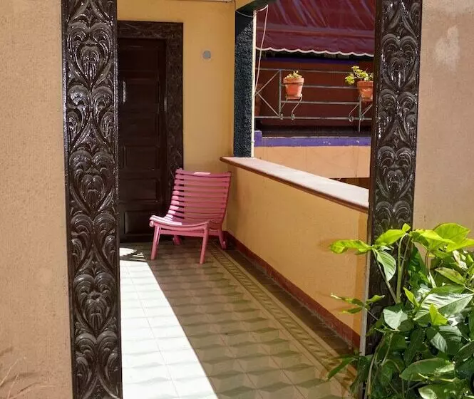 בית מלון כפרי Colonial