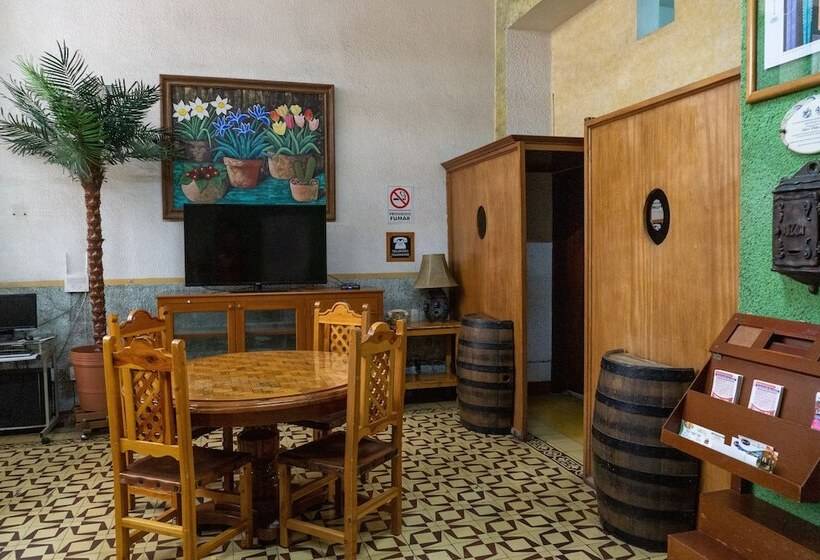 בית מלון כפרי Colonial