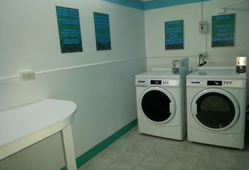 בית מלון כפרי Colonial