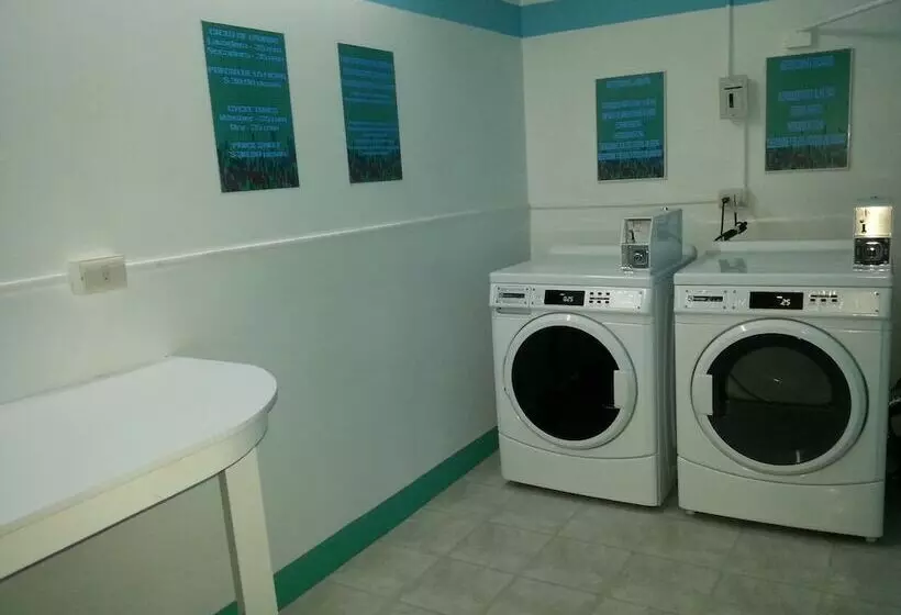 בית מלון כפרי Colonial