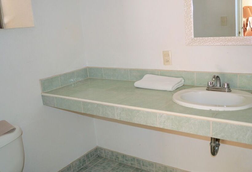 בית מלון כפרי Colonial