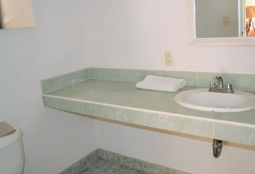 בית מלון כפרי Colonial