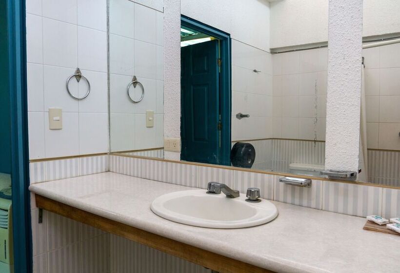 בית מלון כפרי Colonial