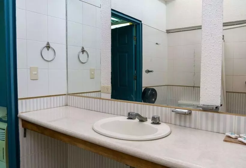 בית מלון כפרי Colonial