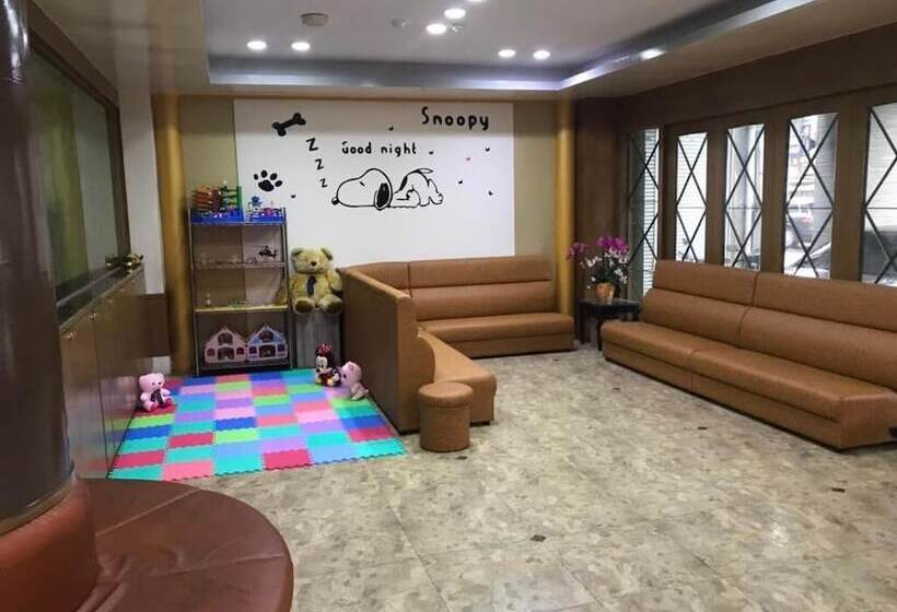 هتل Funhouse Hsinchu