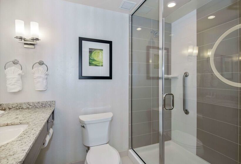 فندق Hilton Garden Inn Raleigh /crabtree Valley