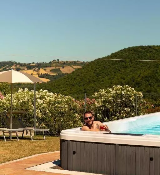 هتل Tenuta Borgo Santa Cecilia