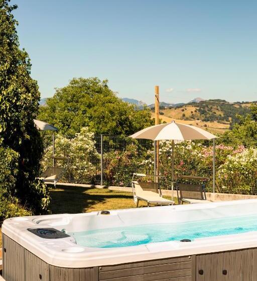 Отель Tenuta Borgo Santa Cecilia