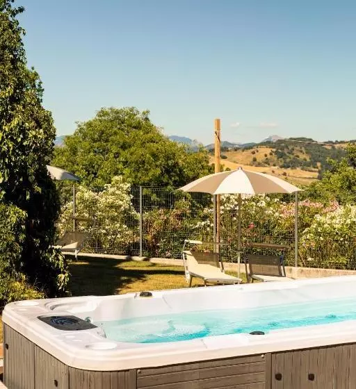 هتل Tenuta Borgo Santa Cecilia