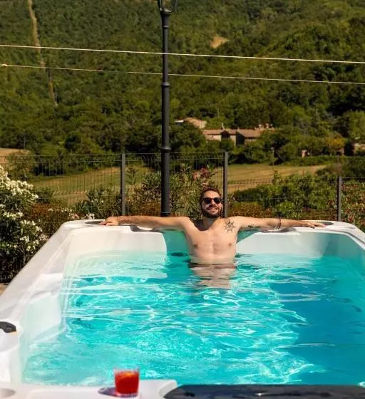 هتل Tenuta Borgo Santa Cecilia