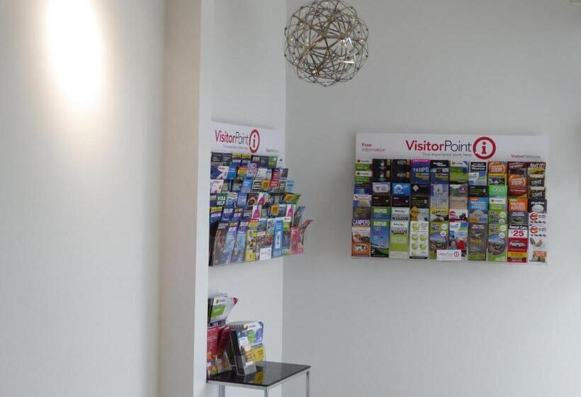 汽车旅馆  Parnell Pines