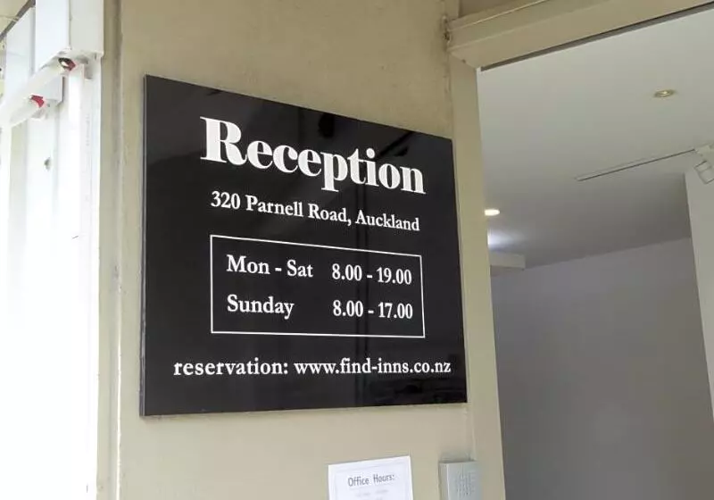 מוטל Parnell Pines