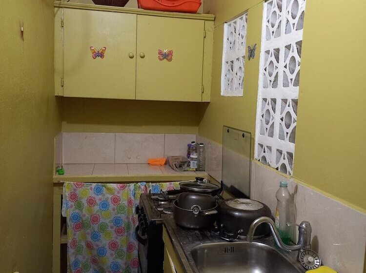 پانسیون Shalom Guest House