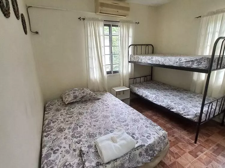 پانسیون Shalom Guest House