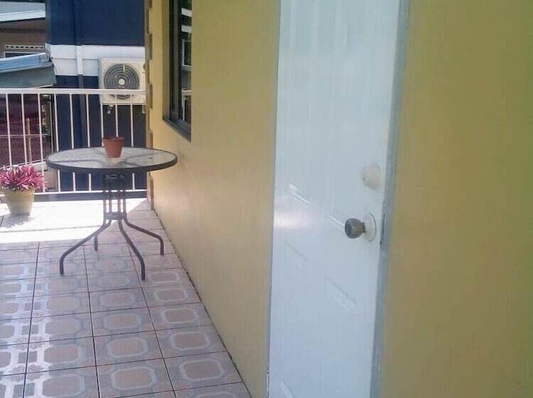 پانسیون Shalom Guest House