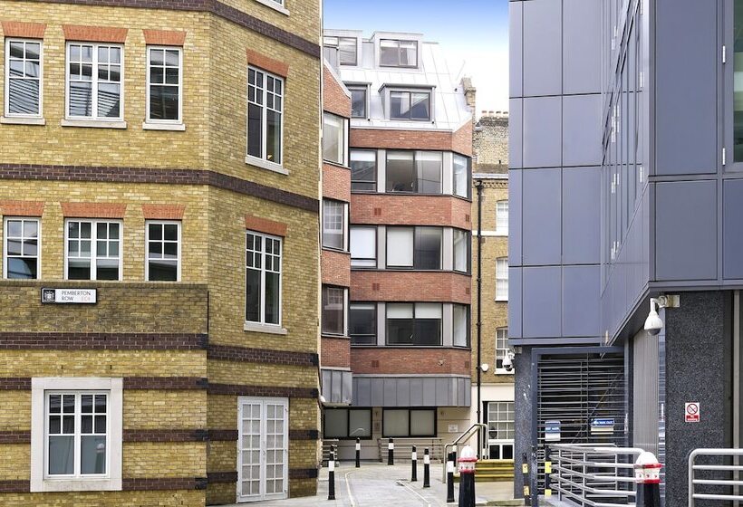 Red Lion Court By City2stay