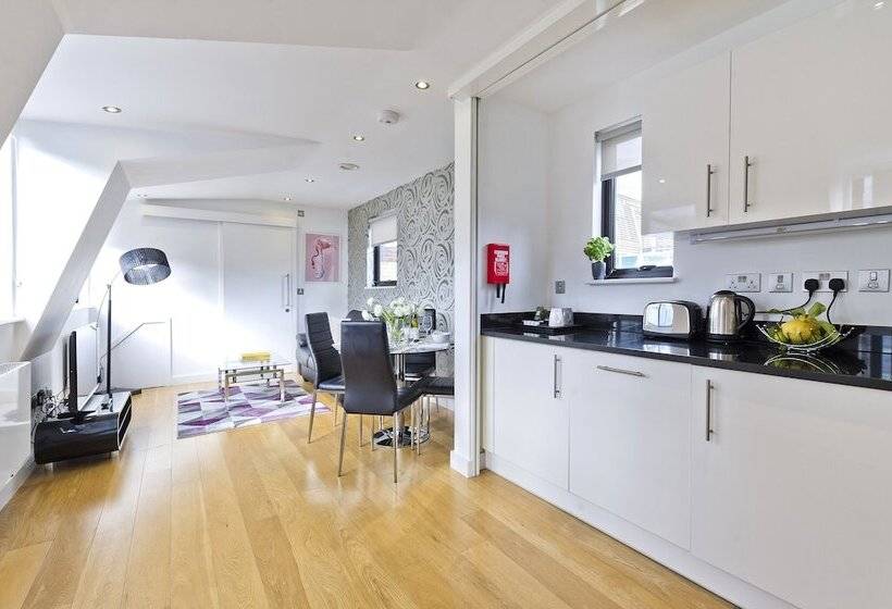 Red Lion Court By City2stay