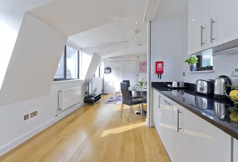 Red Lion Court By City2stay