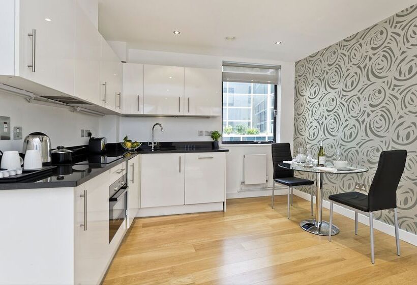 Red Lion Court By City2stay