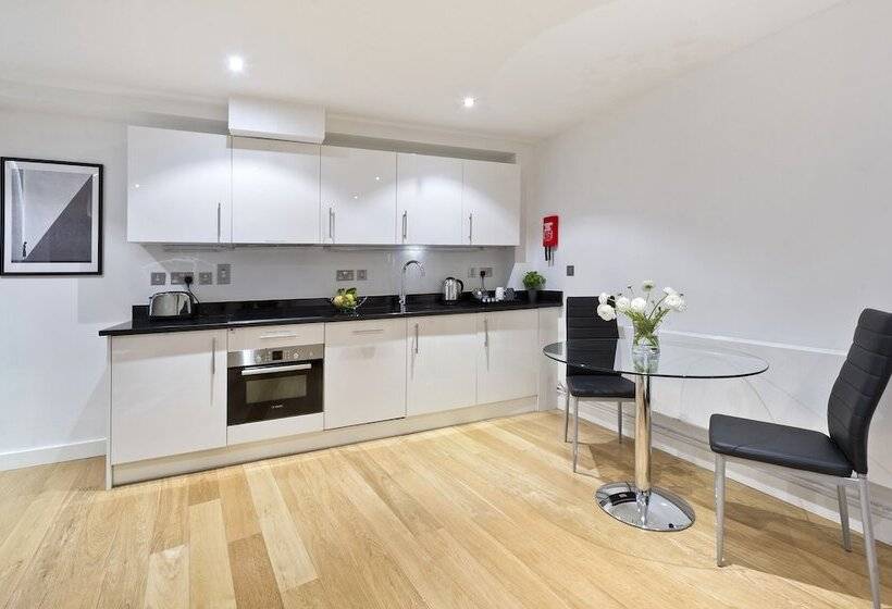 Red Lion Court By City2stay