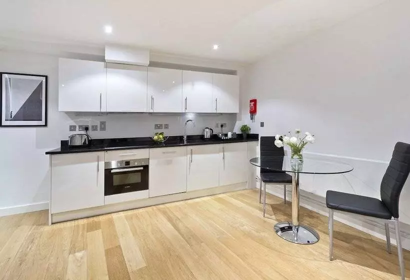 Red Lion Court By City2stay