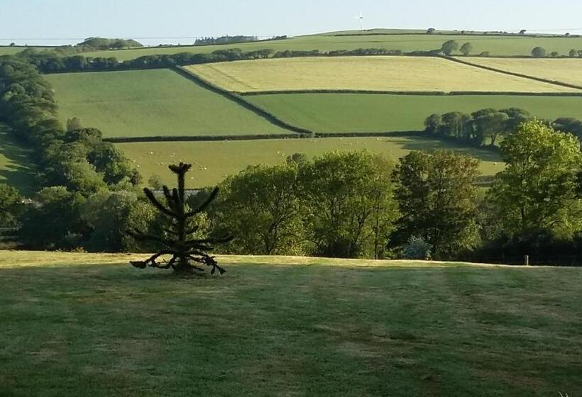 Bed and Breakfast Treliver Farm