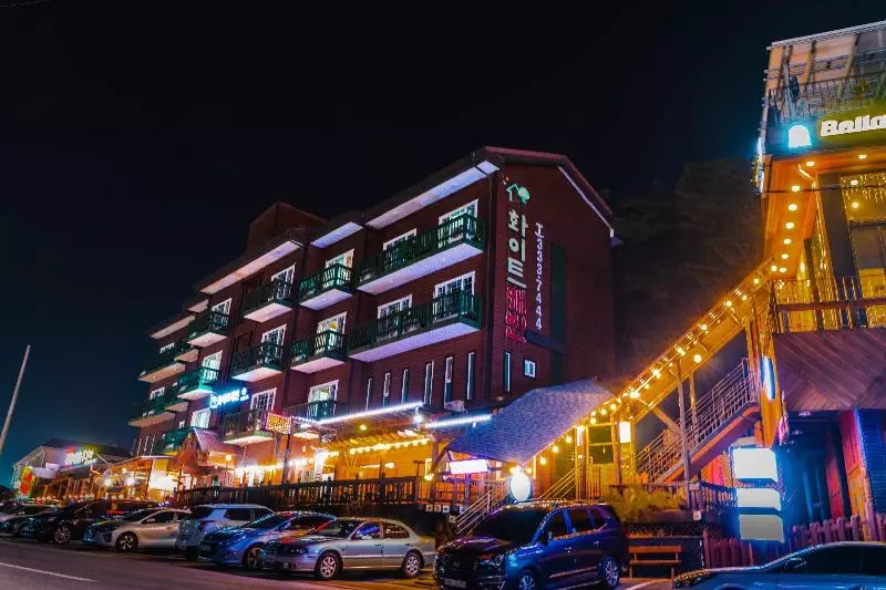 Отель White Cabin