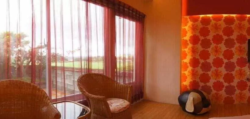 Lovestar Lakeside Hotel   Stars Building