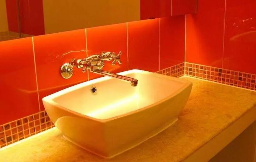 Lovestar Lakeside Hotel   Stars Building