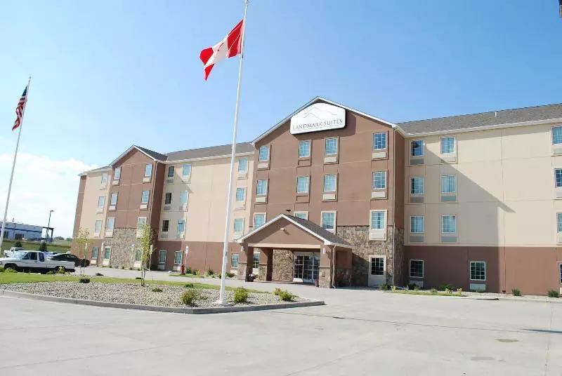 هتل Landmark Suites Williston
