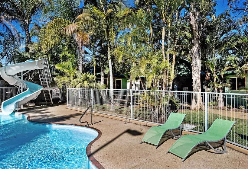 هتل Melaleuca Caravan Park
