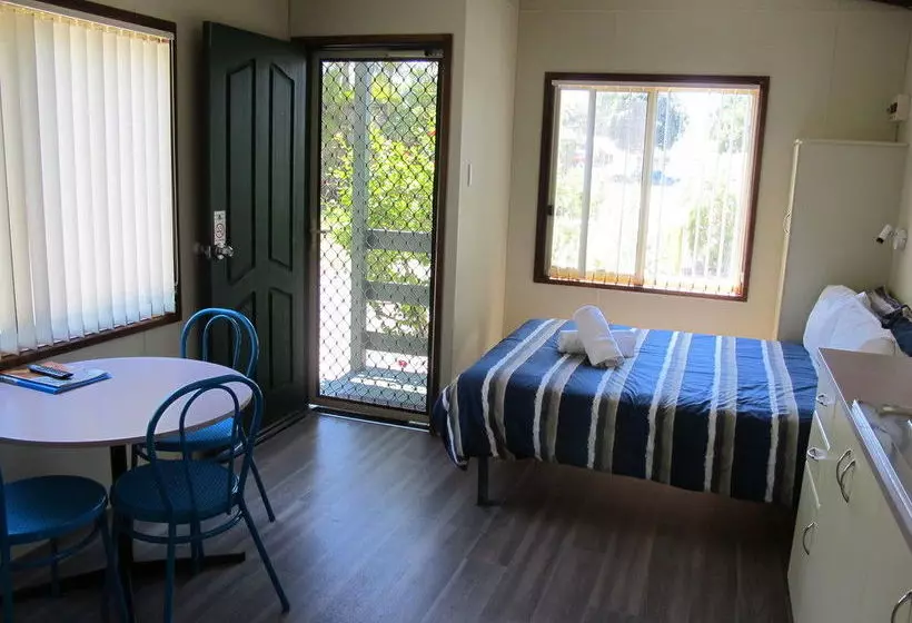 هتل Melaleuca Caravan Park